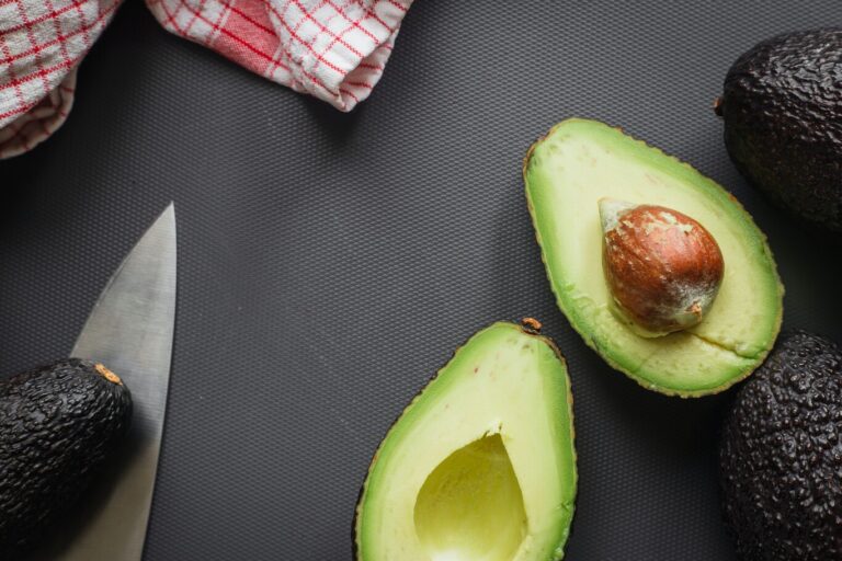 Aguacate Calorias: ¿100 Kcal de Aguacate son como 100 Kcal de Pastel?