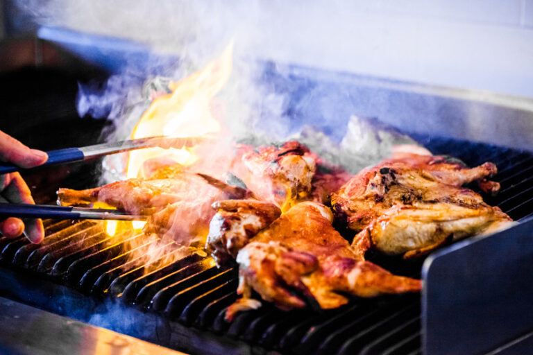 Cocinar a la parrilla: ¿saludable o peligroso? Guía completa para una parrillada segura