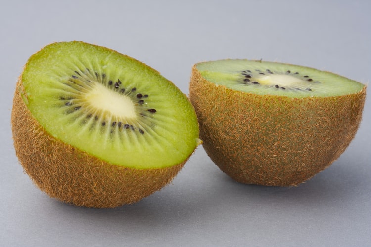 Kiwi: Propiedades, Beneficios y Cómo Disfrutar de esta Deliciosa Fruta